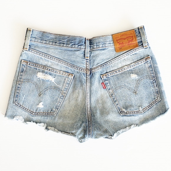 Levi's 501 Denim Cut Off Sborts - Picture 2 of 3